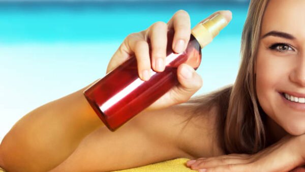 Tanning Oil vs Self Tanner: What’s Actually the Difference (And Which is Safer)?