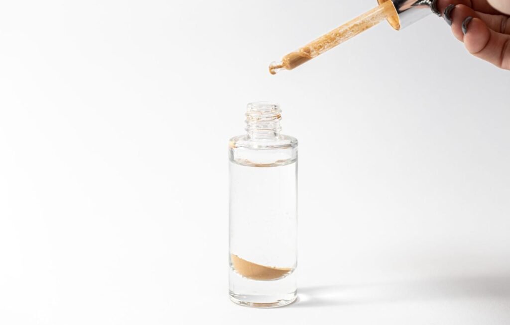 Minimal skincare serums