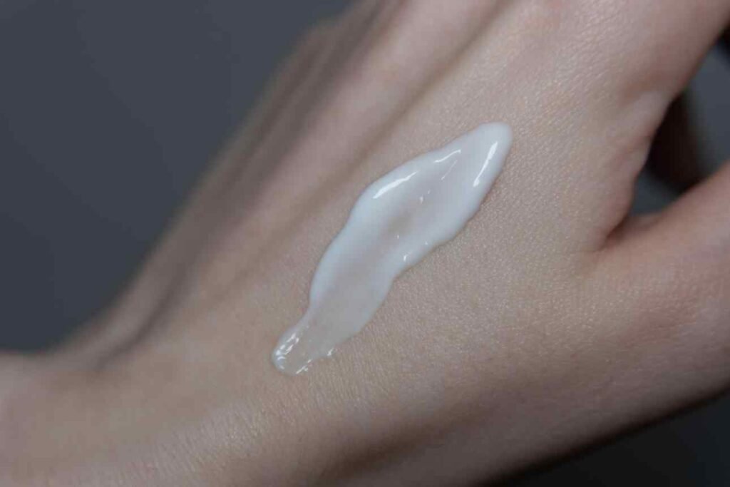Rich ceramide moisturizer for dry winter skin